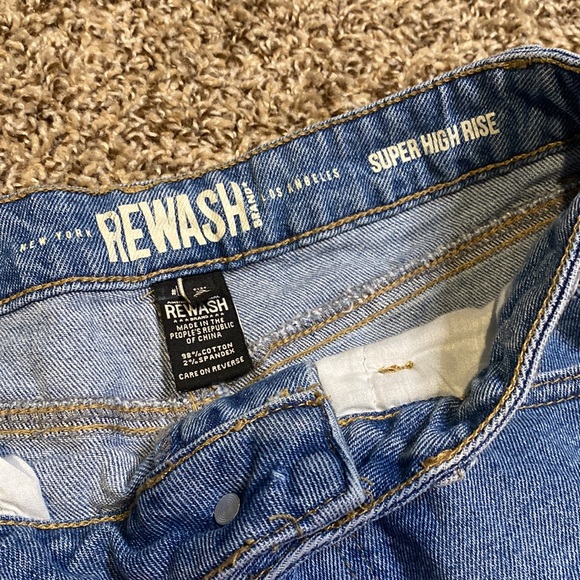 distressed denim shorts - Picture 4 of 6